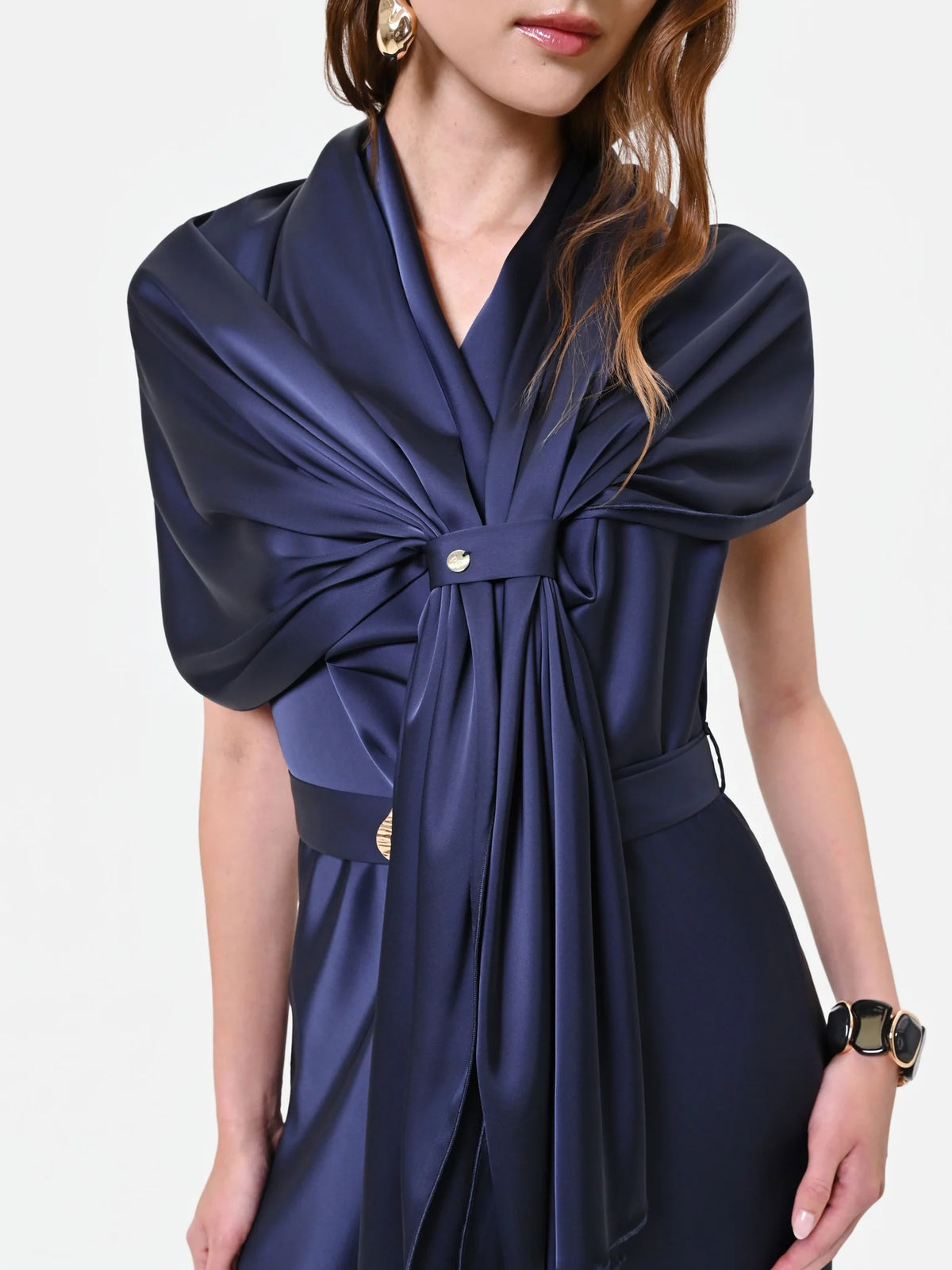 Rinascimento - Stola-foulard in raso con anello drappeggiato - Donna
