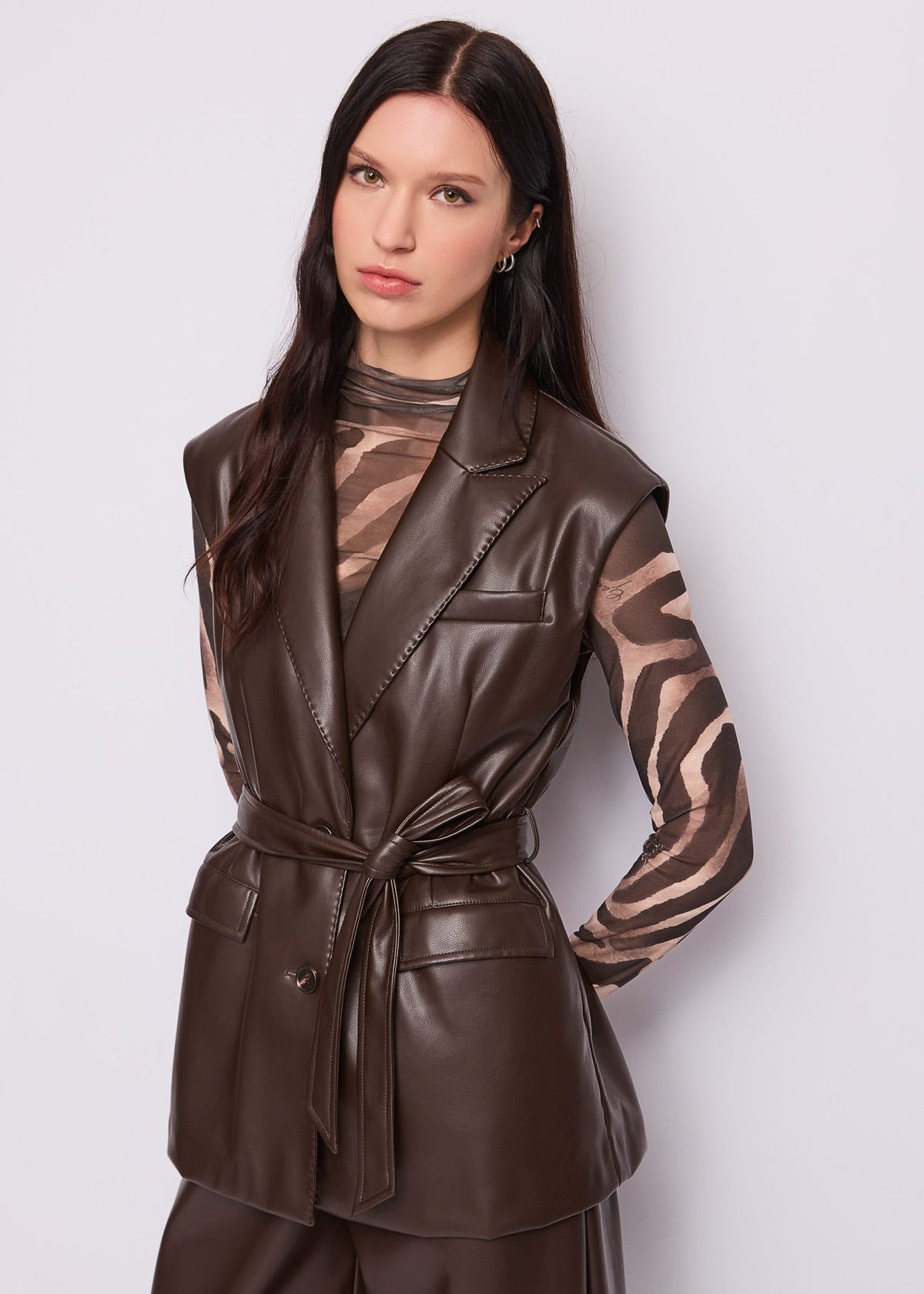 Gaudì - Gilet in similpelle con revers e cintura - Donna
