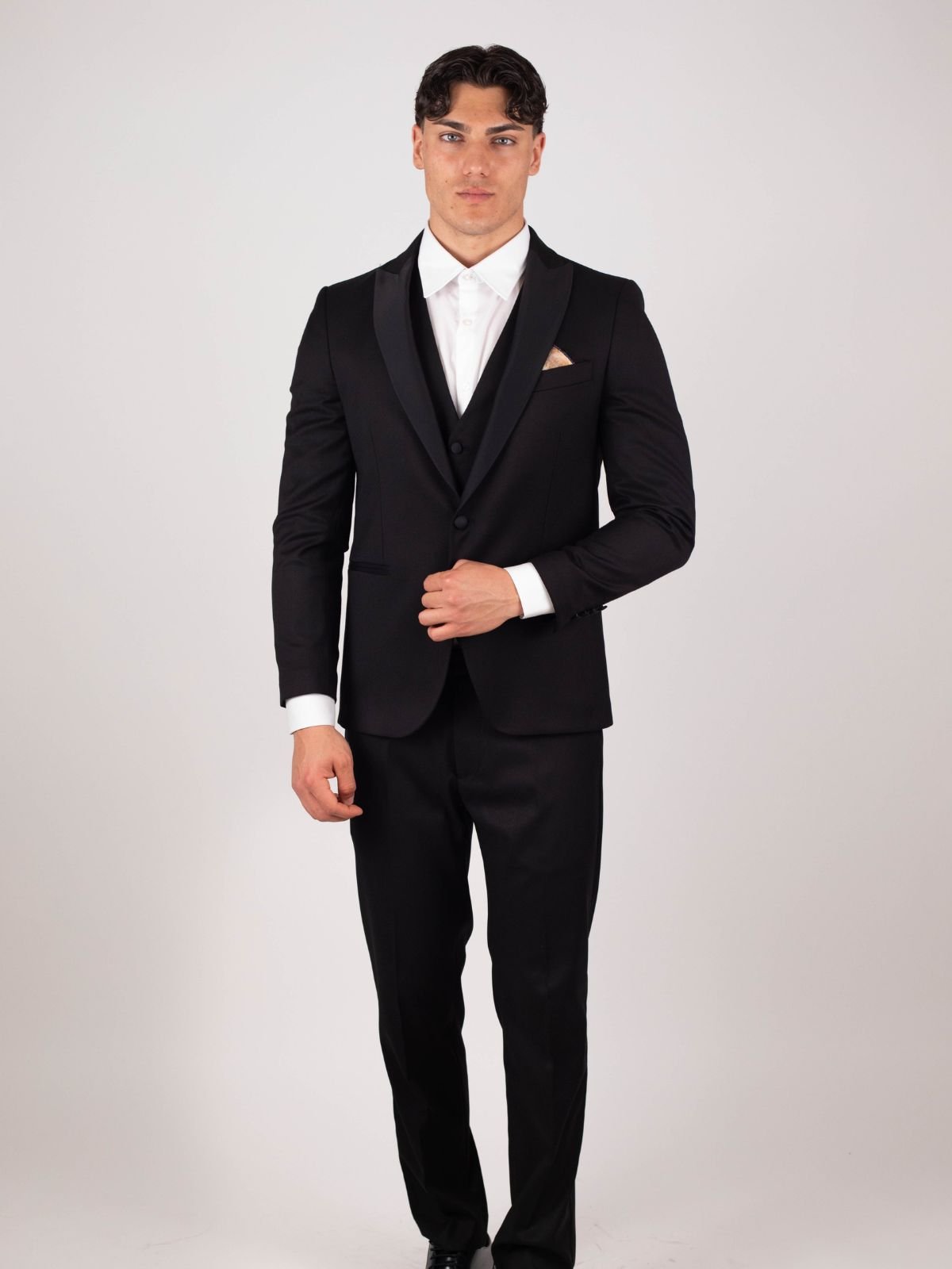 Bharnaba - Abito smoking tris con giacca monopetto rever a lancia in raso - Uomo - World Fashion