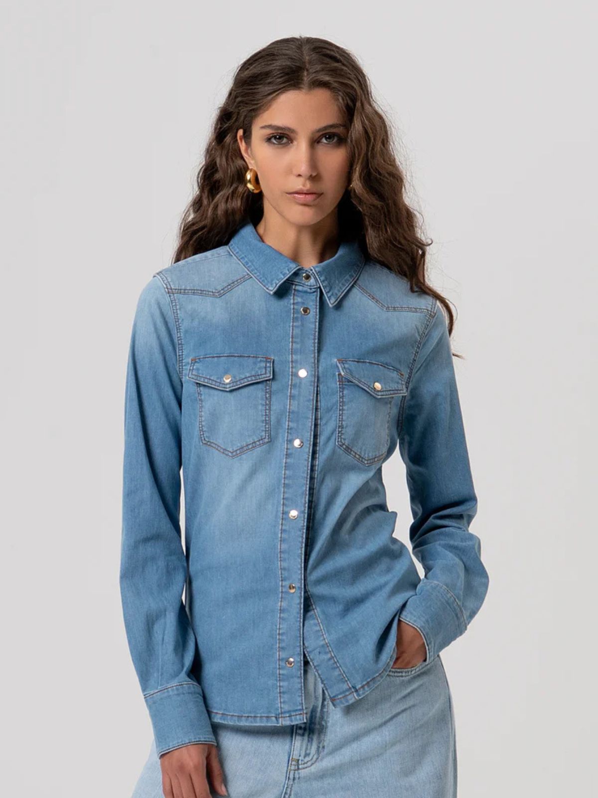 Camicia regular in denim con lavaggio bleached Donna - Fracomina - World Fashion
