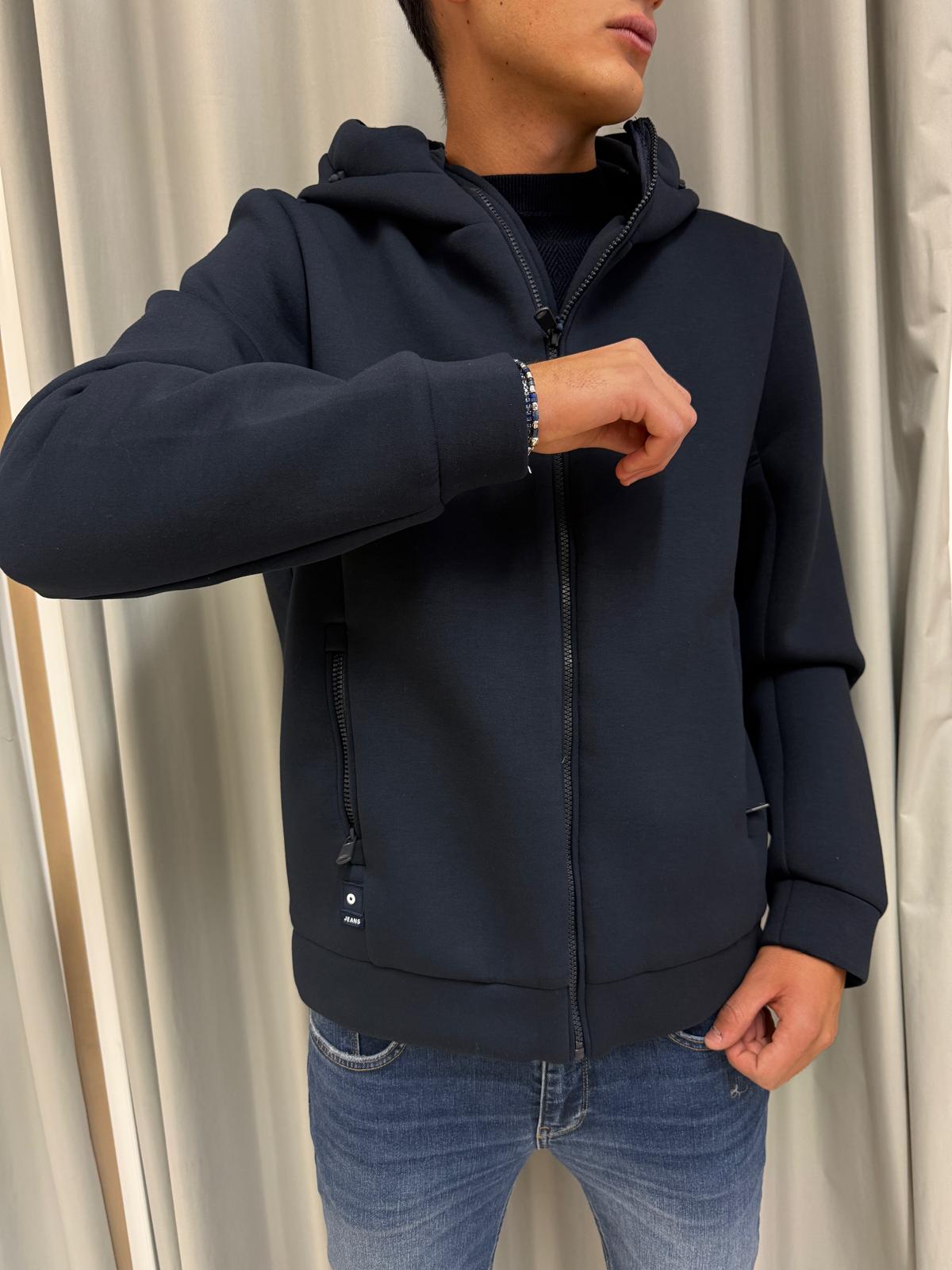 J820QC00 - CAPISPALLA - Yes Zee