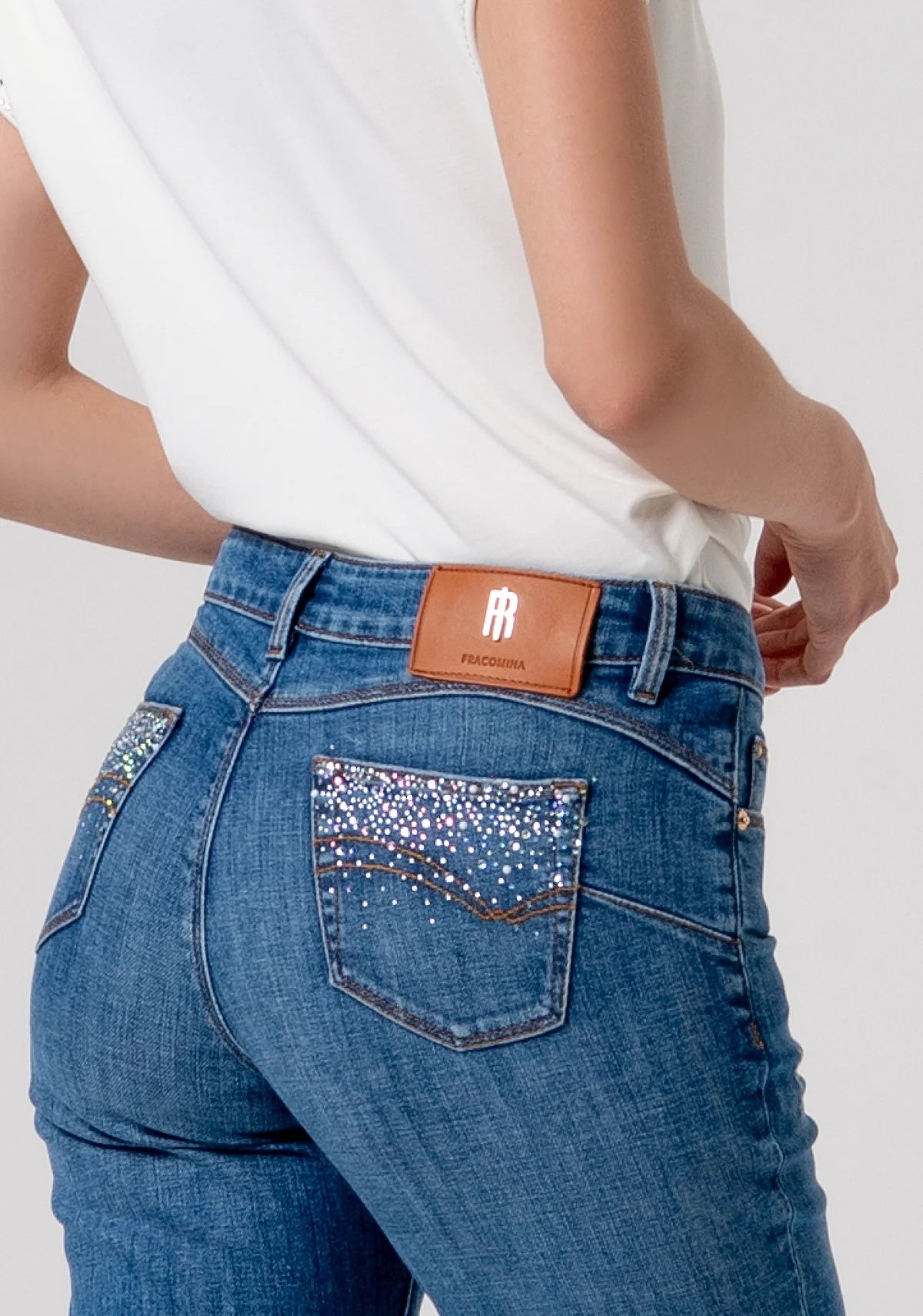 Fracomina - Jeans bootcut effetto push up in denim con lavaggio medio - Donna - World Fashion