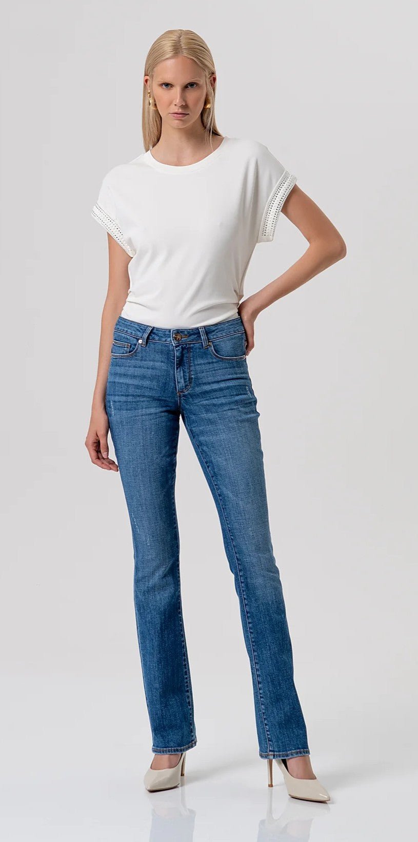 Fracomina - Jeans bootcut effetto push up in denim con lavaggio medio - Donna - World Fashion