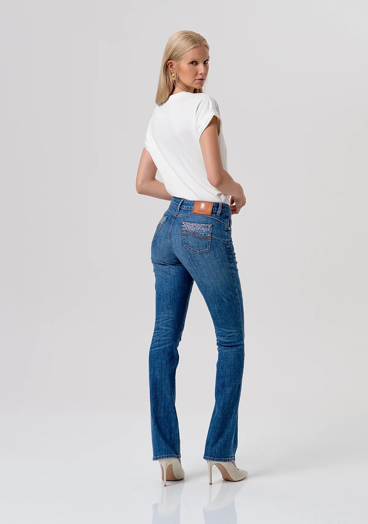 Fracomina - Jeans bootcut effetto push up in denim con lavaggio medio - Donna - World Fashion