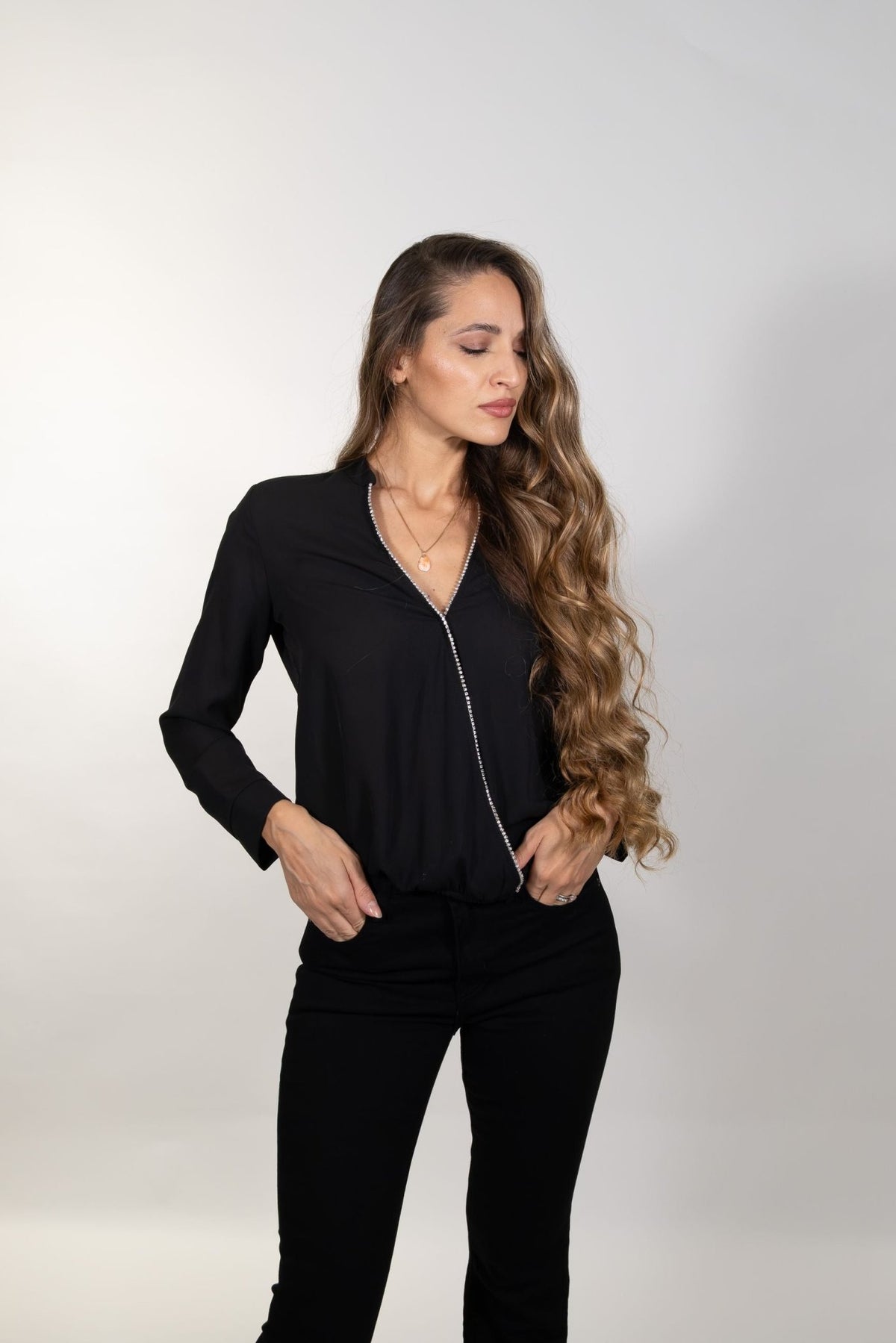 Gaudì - Blusa con scollo a V e strass - Donna - World Fashion