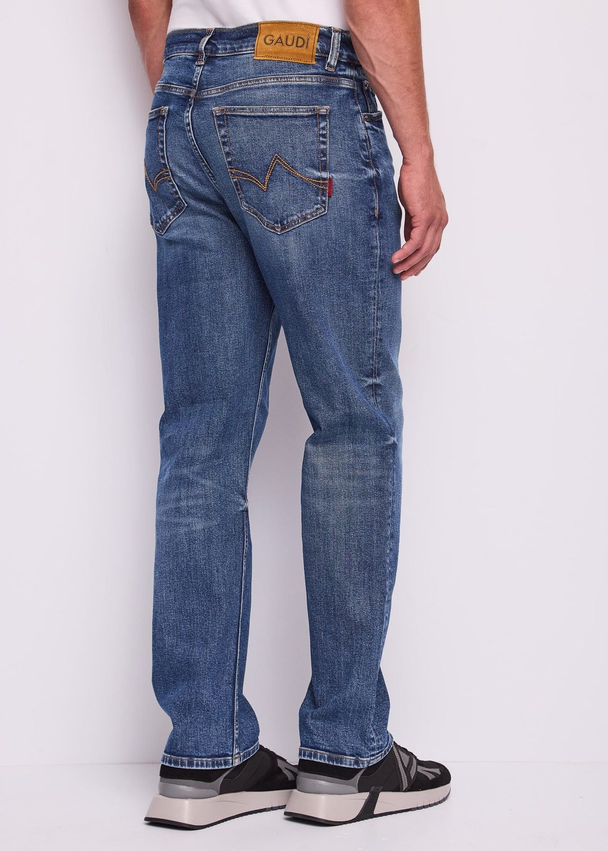 Gaudì - Jeans straight fit effetto used - Uomo - World Fashion