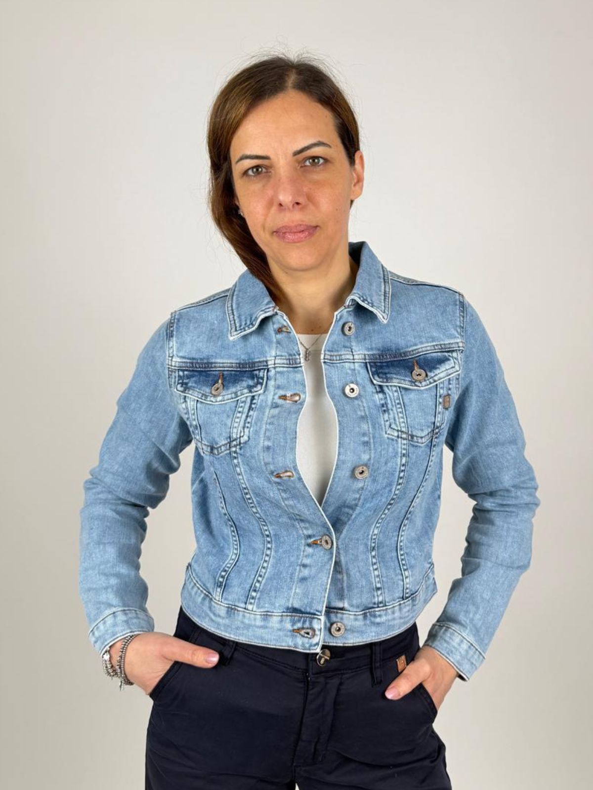 Giacca regular in denim con lavaggio chiaro Donna - Fracomina - World Fashion