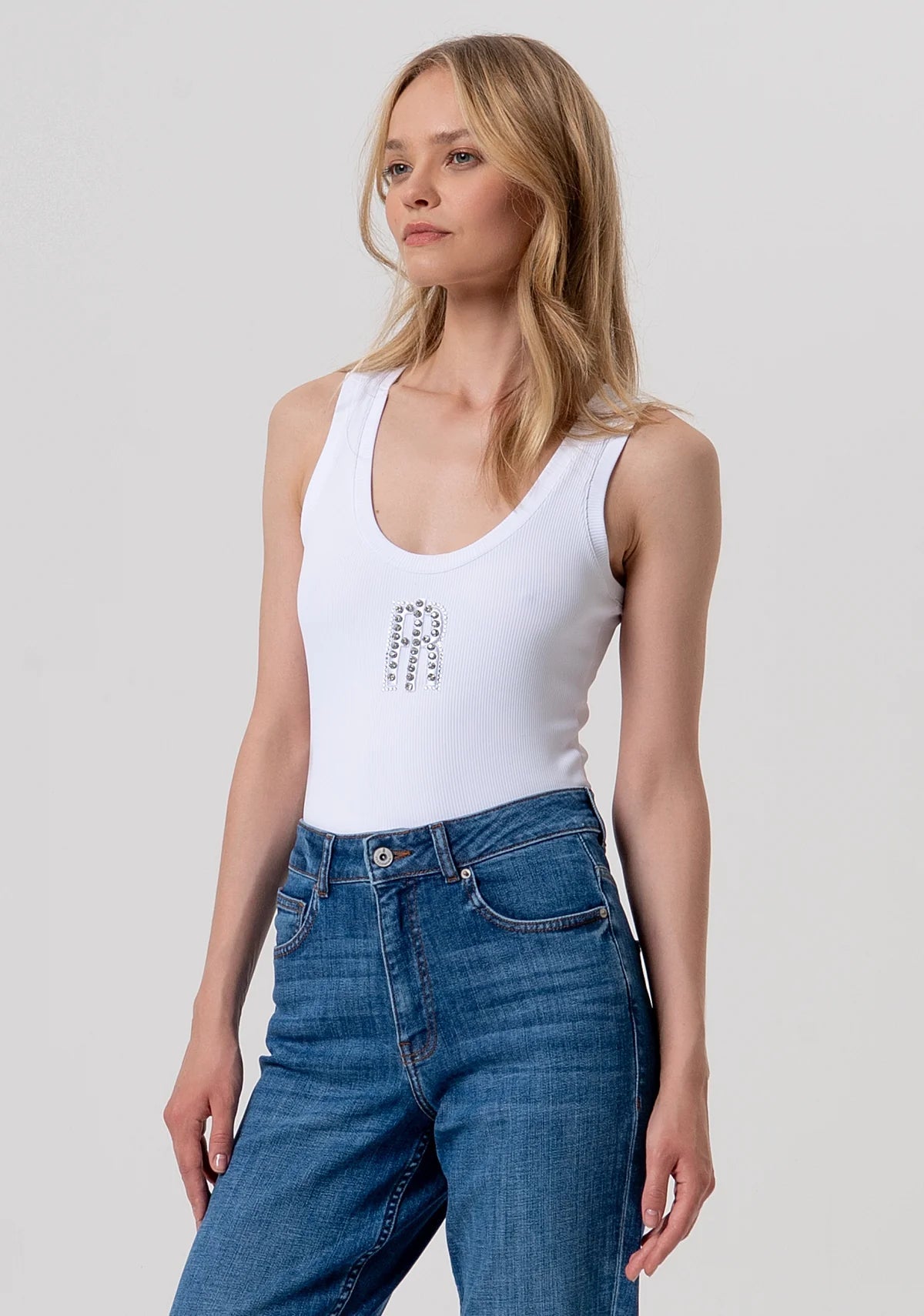 Jeans carrot mom fit in denim con lavaggio medio Donna - Fracomina - World Fashion