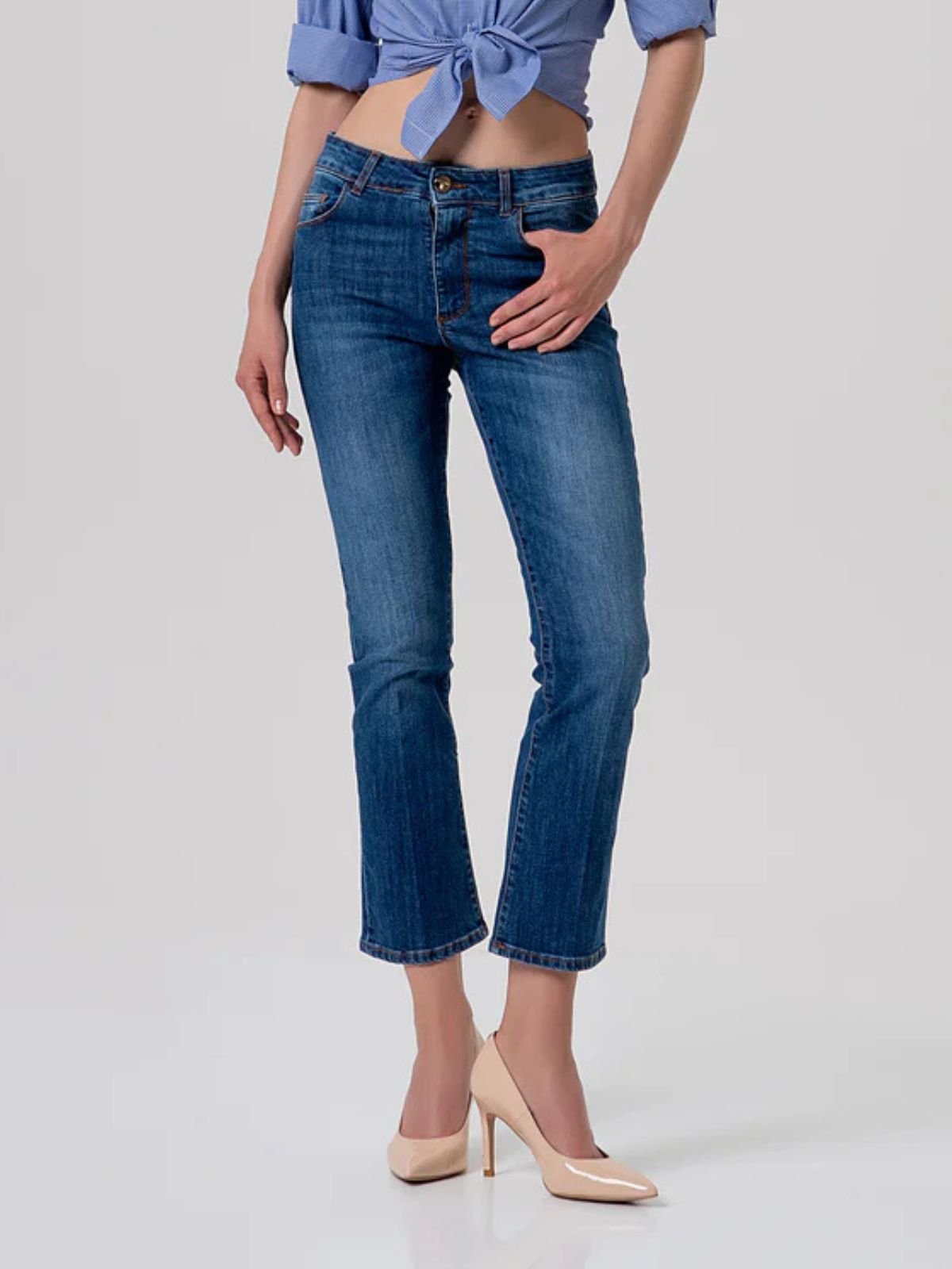 Jeans cropped effetto push up in denim con lavaggio medio Donna - Fracomina - World Fashion