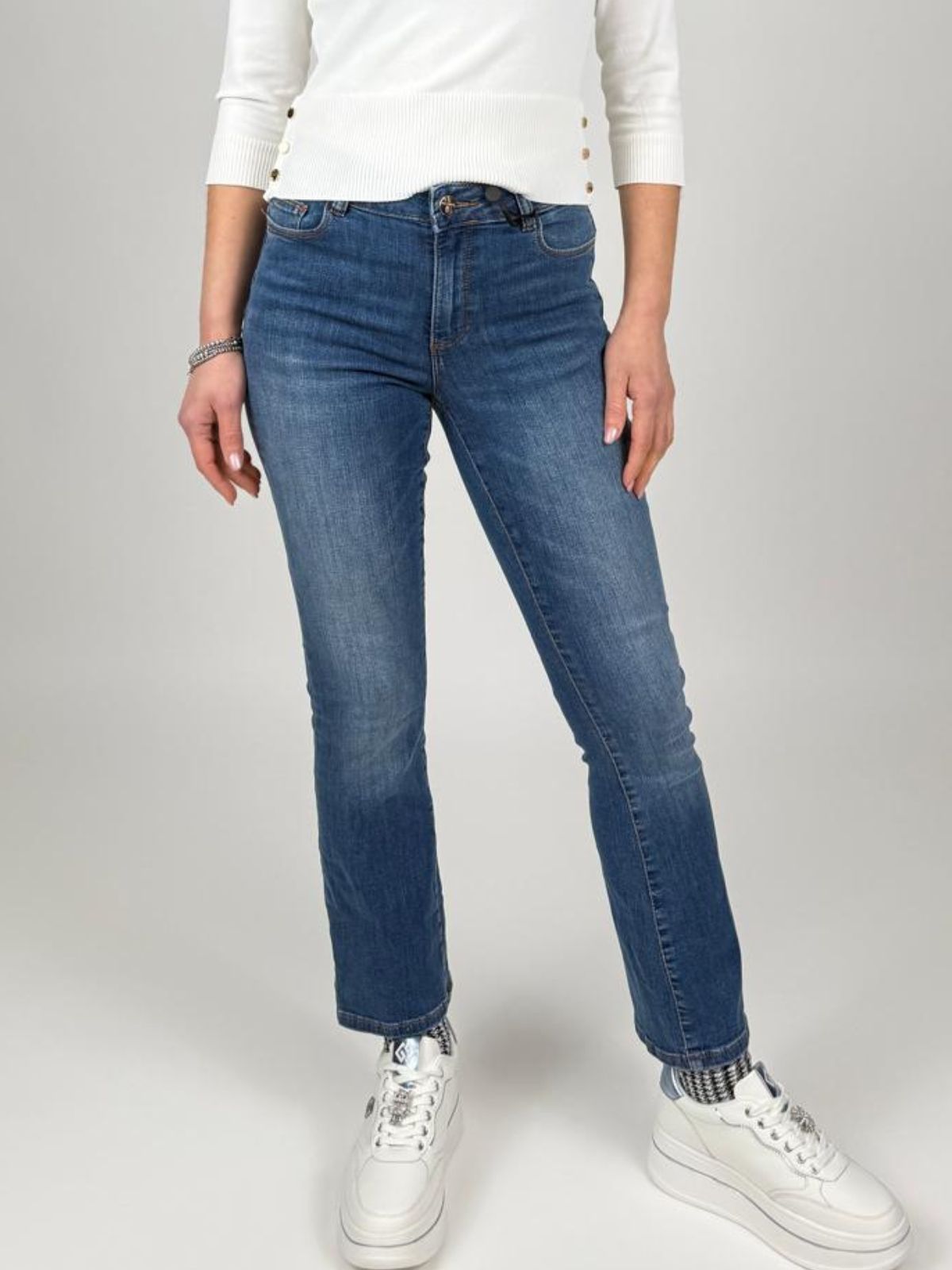Jeans cropped effetto push up in denim con lavaggio medio Donna - Fracomina - World Fashion