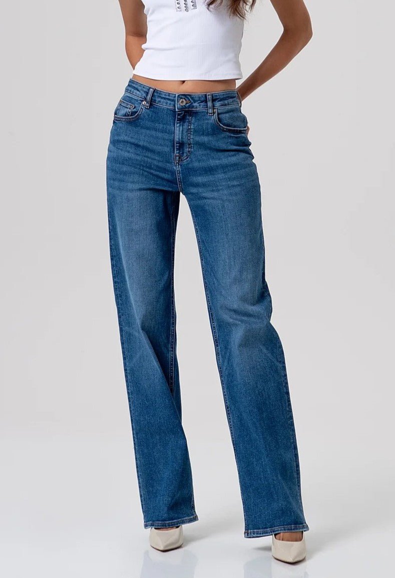 Jeans flare effetto push up in denim con lavaggio medio Donna - Fracomina - World Fashion
