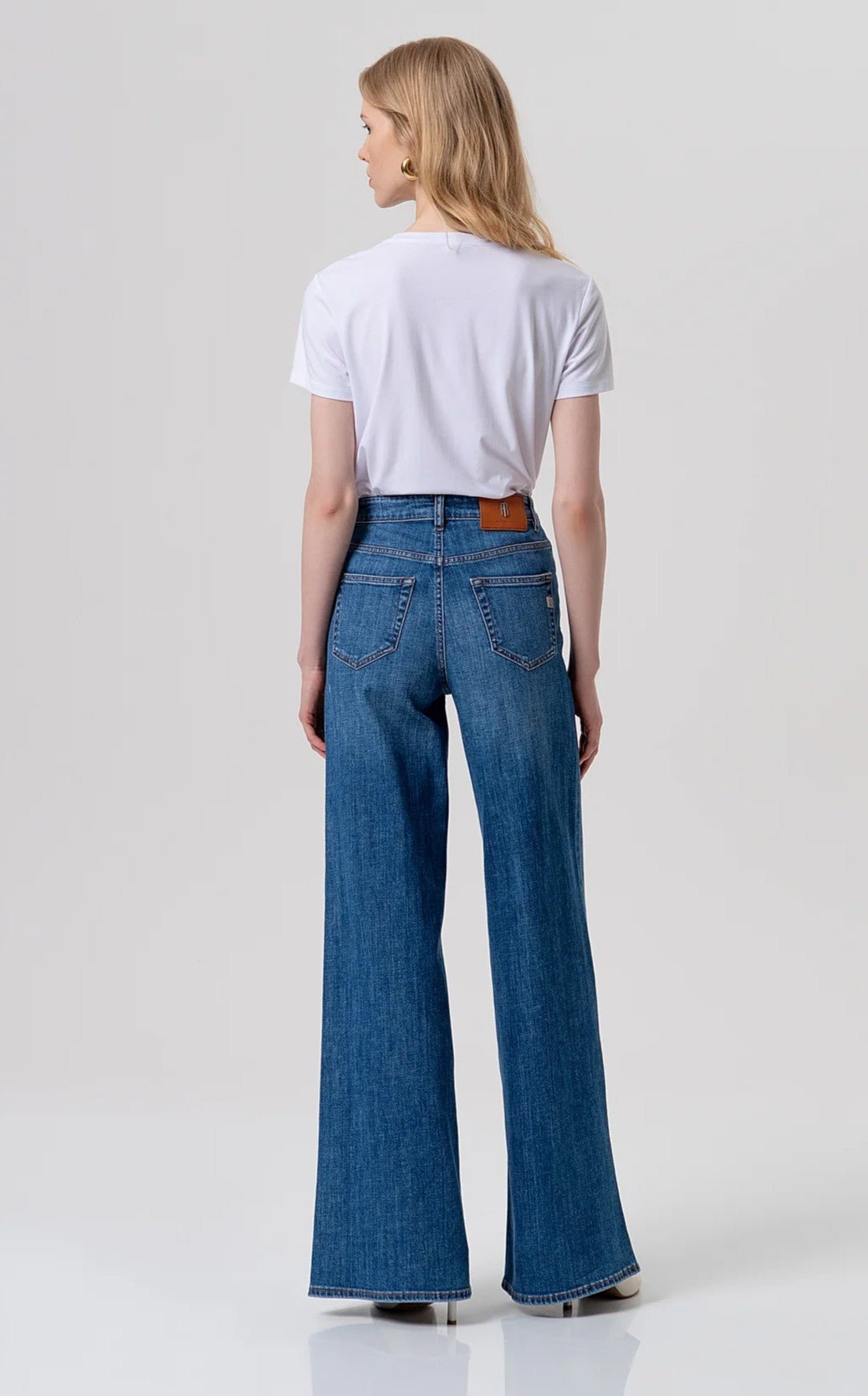 Jeans flare in denim con lavaggio medio Donna - Fracomina - World Fashion