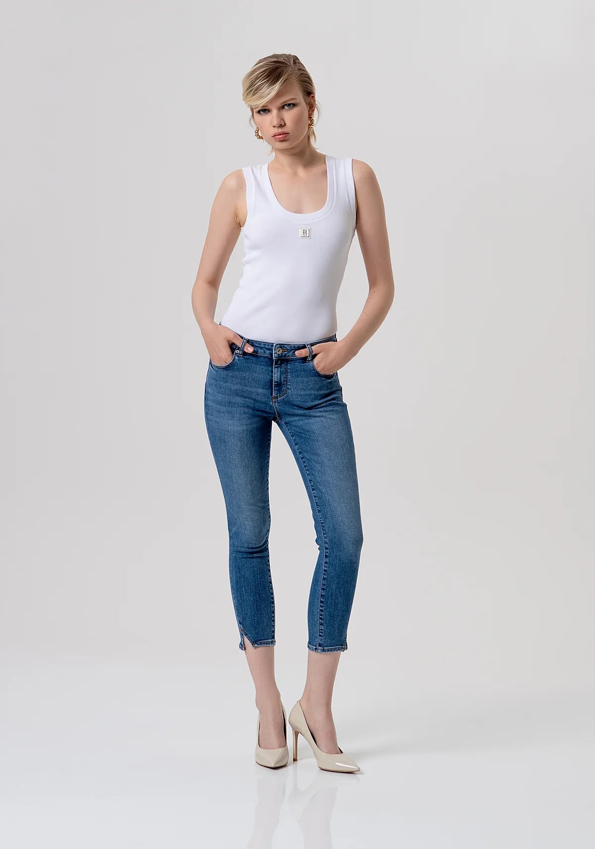 Jeans slim cropped effetto push up in denim con lavaggio medio Donna - Fracomina - World Fashion