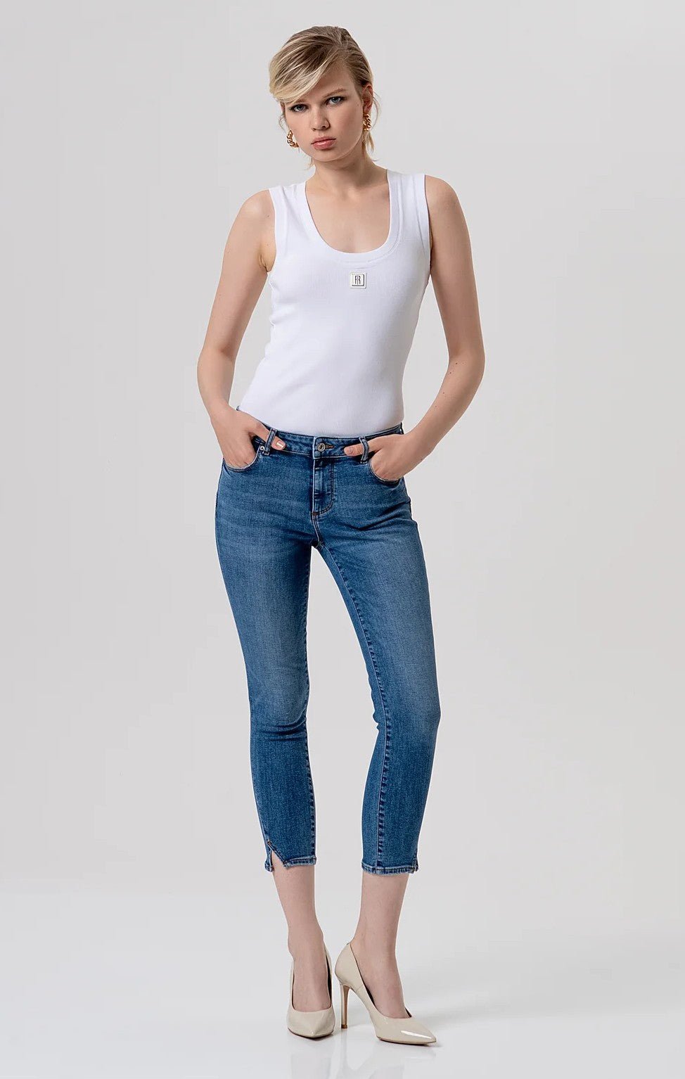 Jeans slim cropped effetto push up in denim con lavaggio medio Donna - Fracomina - World Fashion