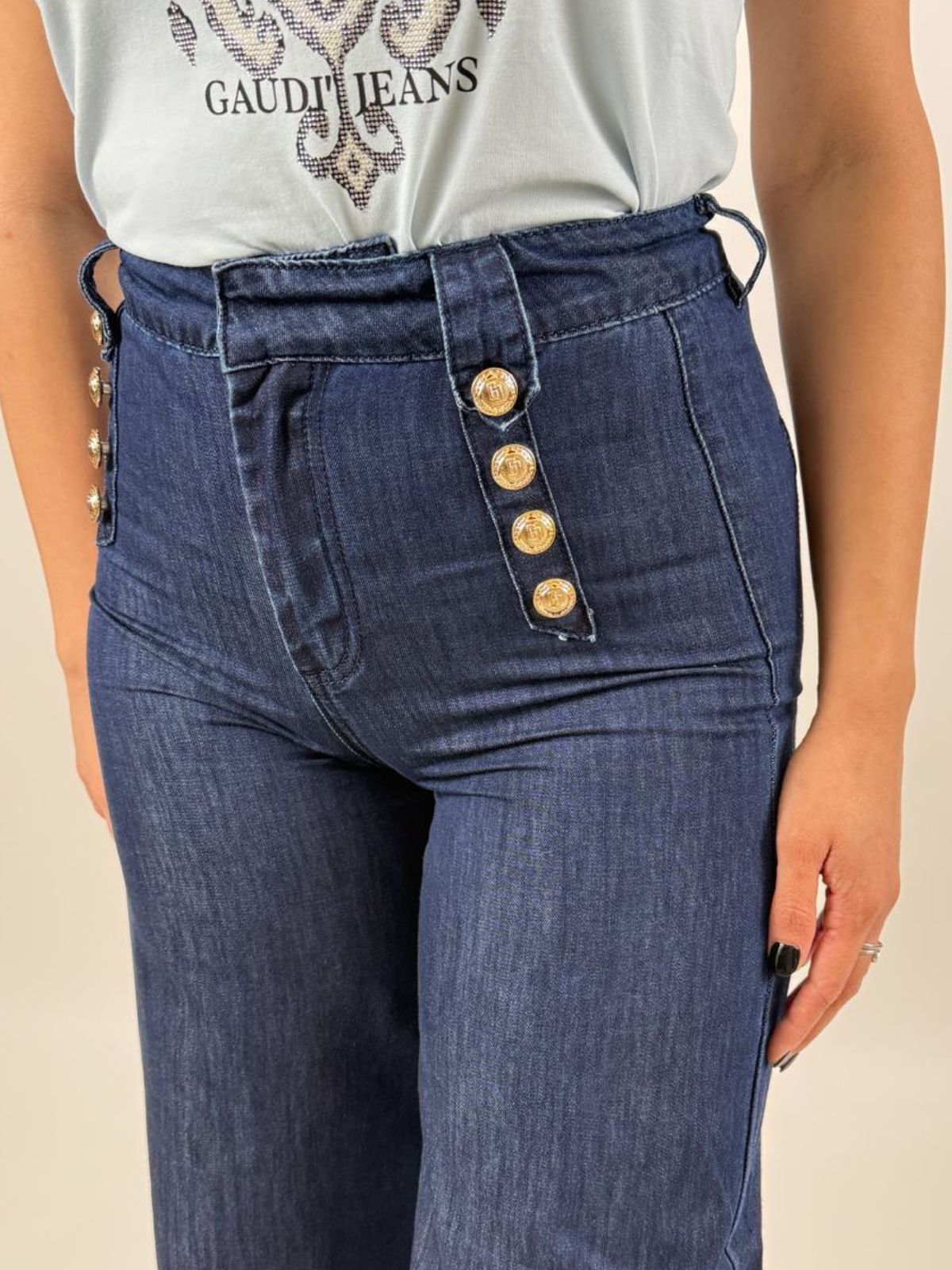 Jeans wide leg con bottoni dorati Donna - Gaudì Jeans - World Fashion