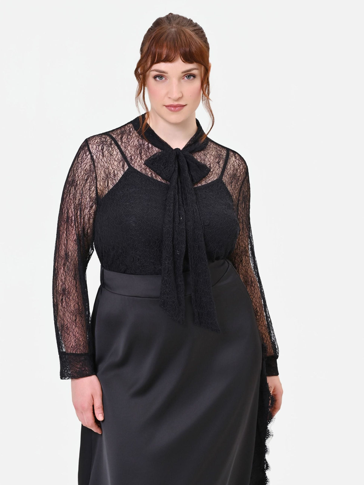Rinascimento Curvy - Camicia in pizzo con collo a fiocco - Donna