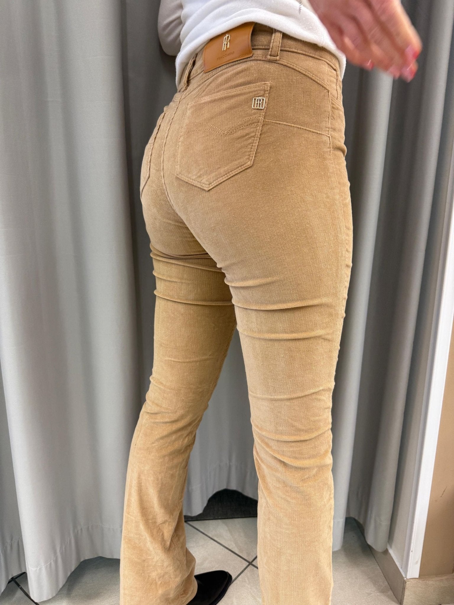 Pantalone bootcut effetto push up in velluto 1000 righe Donna - FRACOMINA - FR25WV8020W56901 - World Fashion
