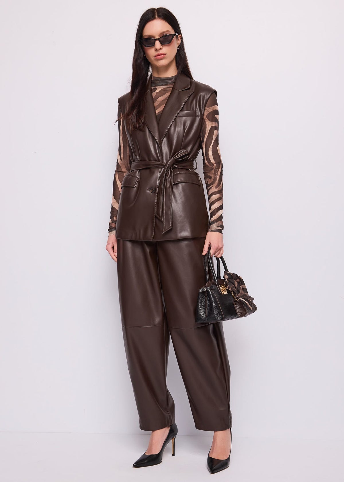 Gaudì - Gilet in similpelle con revers e cintura - Donna
