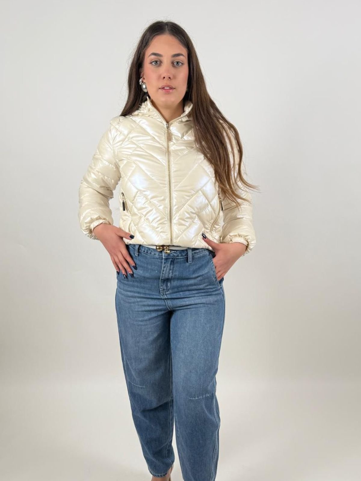 Piumino con cappuccio. Donna - Gaudì Jeans - World Fashion