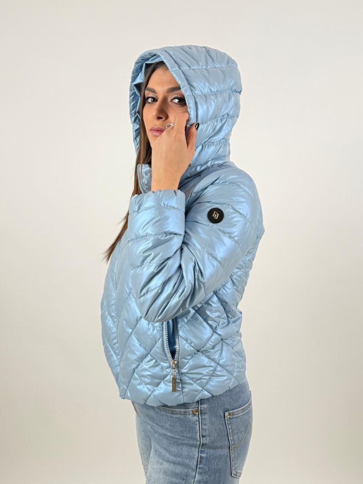 Piumino con cappuccio. Donna - Gaudì Jeans - World Fashion