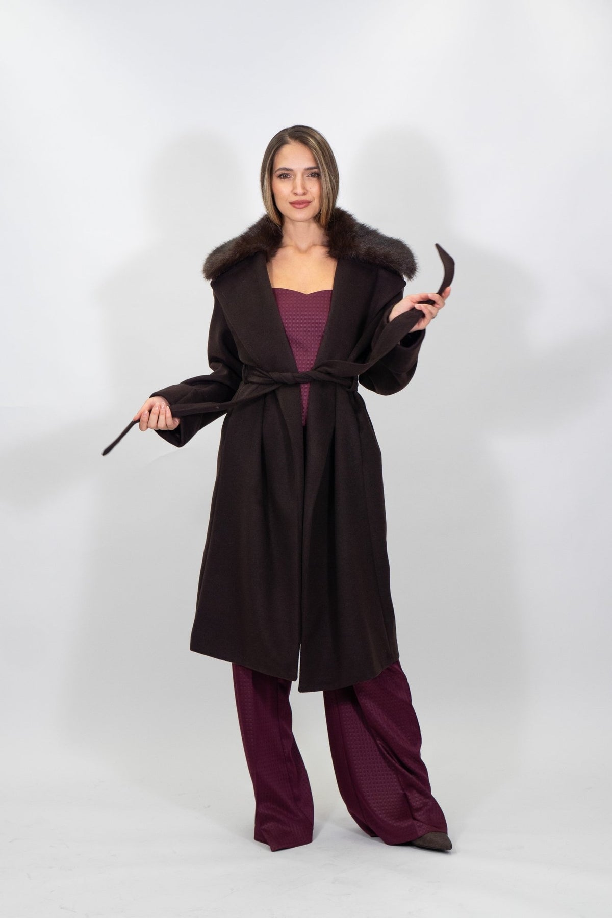 Rinascimento Curvy - Cappotto con Fusciacca e Pelliccia al collo - Donna - World Fashion