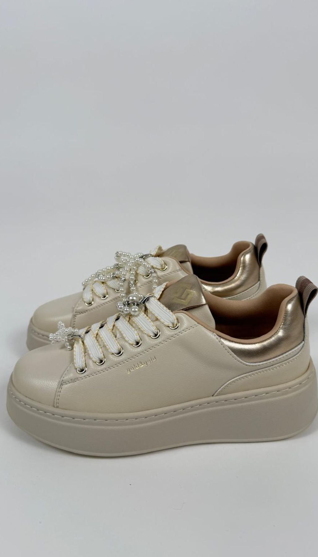 Sneaker da donna con applicazioni di perle Donna - Gold&Gold - World Fashion