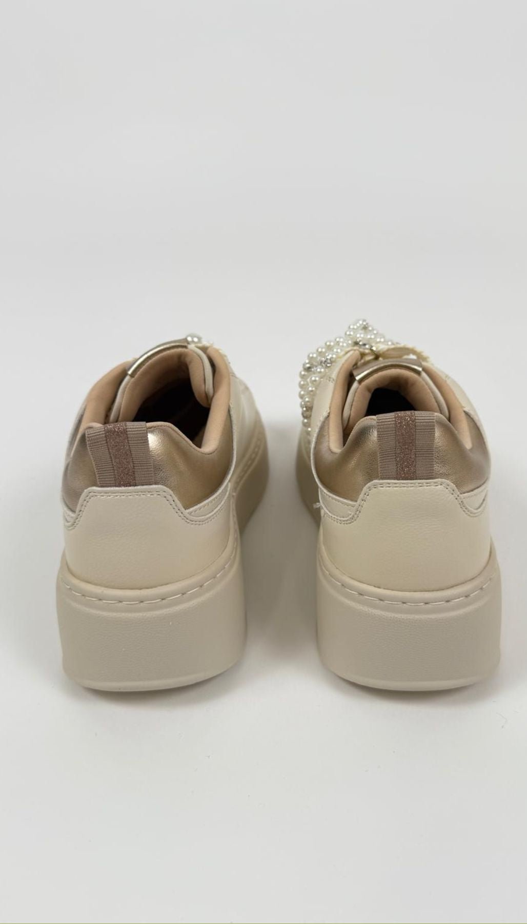 Sneaker da donna con applicazioni di perle Donna - Gold&Gold - World Fashion