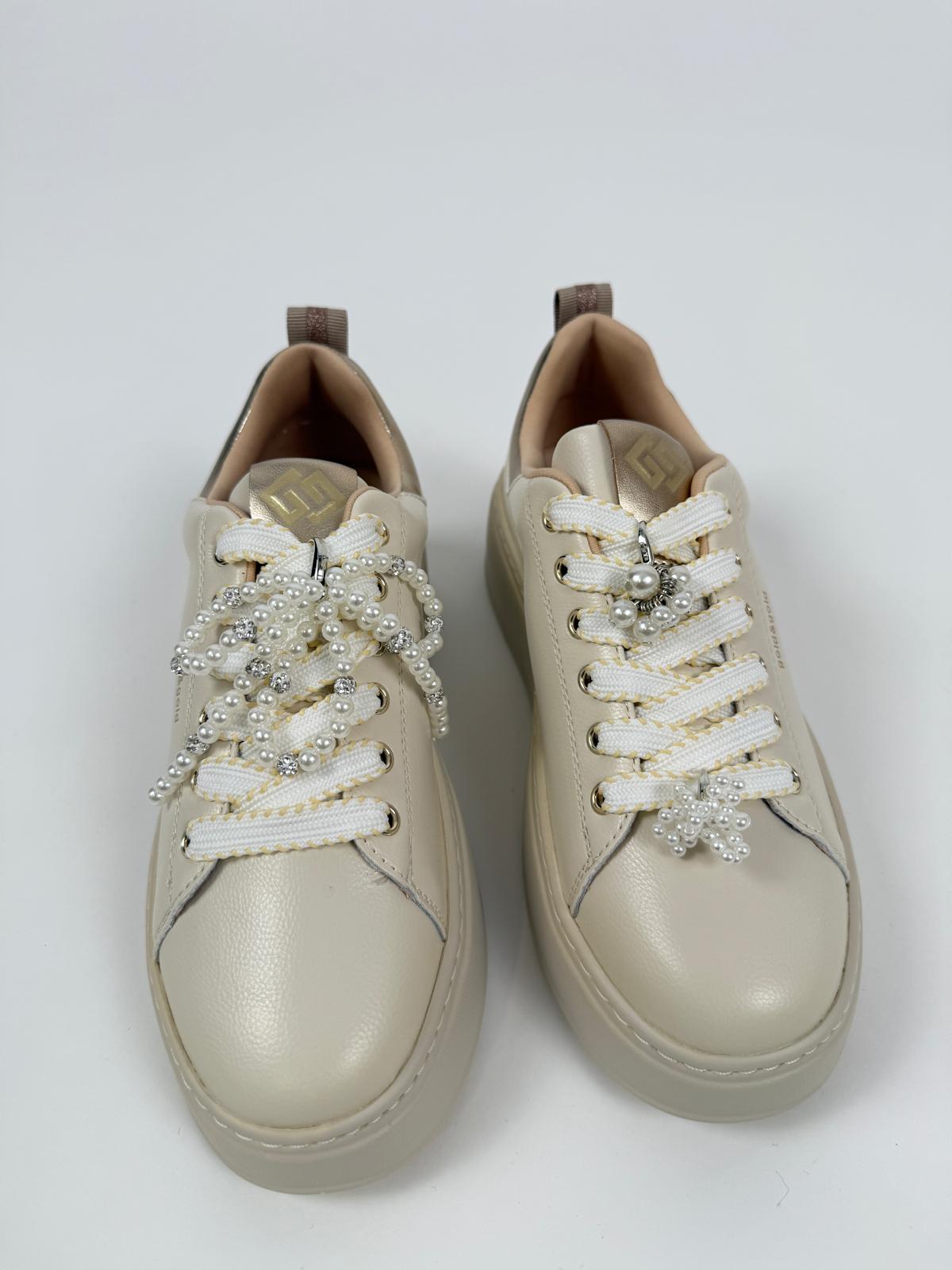 Sneaker da donna con applicazioni di perle Donna - Gold&Gold - World Fashion