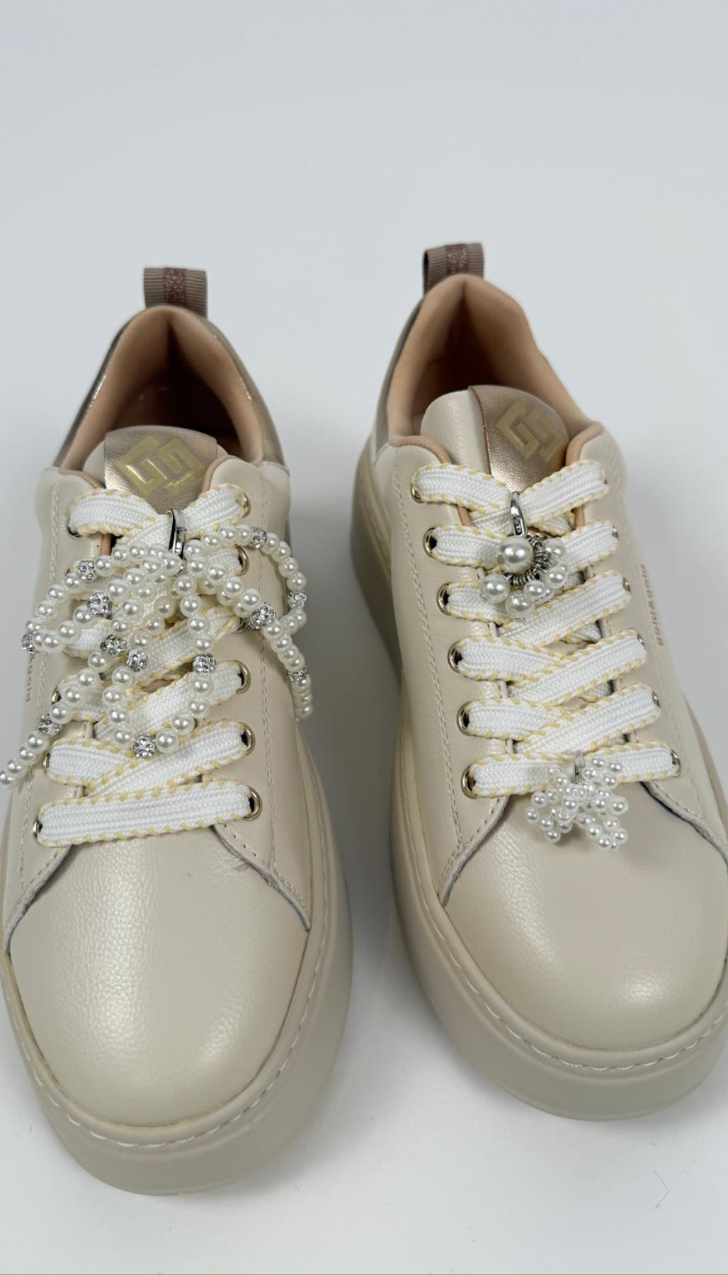 Sneaker da donna con applicazioni di perle Donna - Gold&Gold - World Fashion