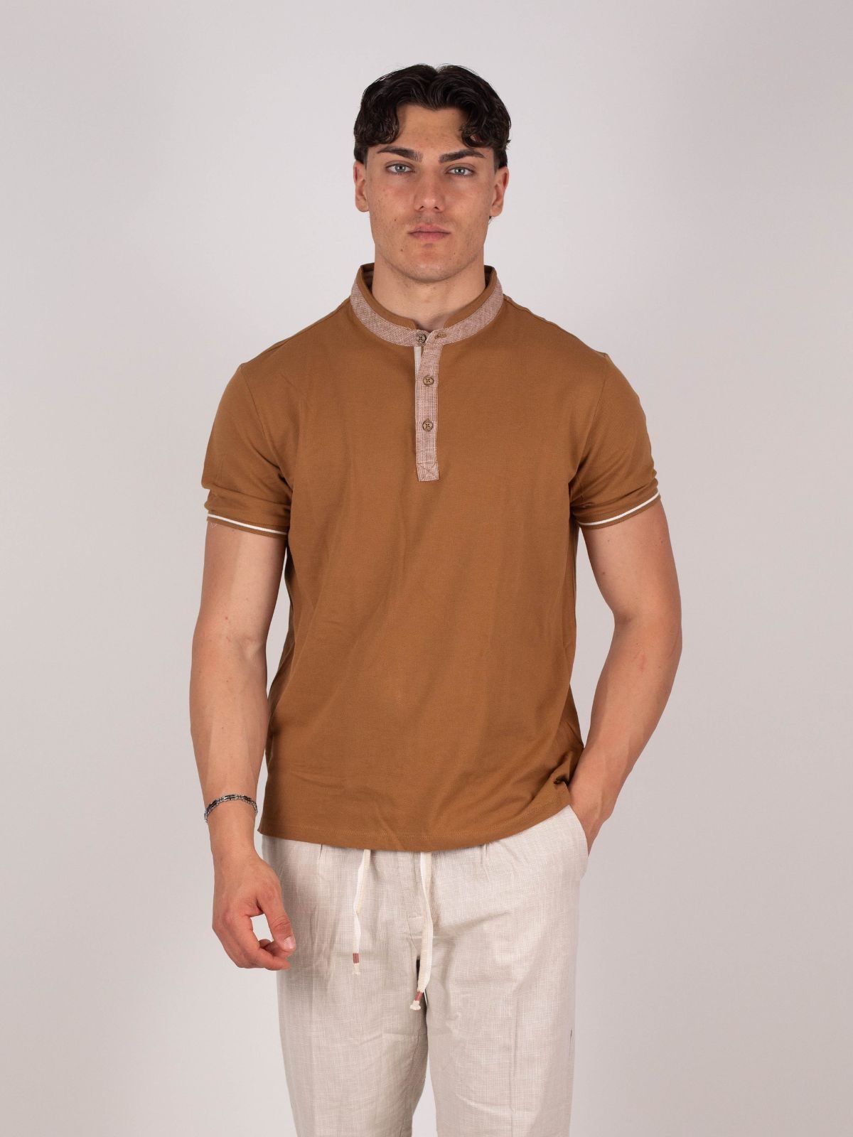 Yes Zee - T-shirt con bottoni e mezzo collo realizzata in cotone con dettagli a contrasto - Uomo - World Fashion