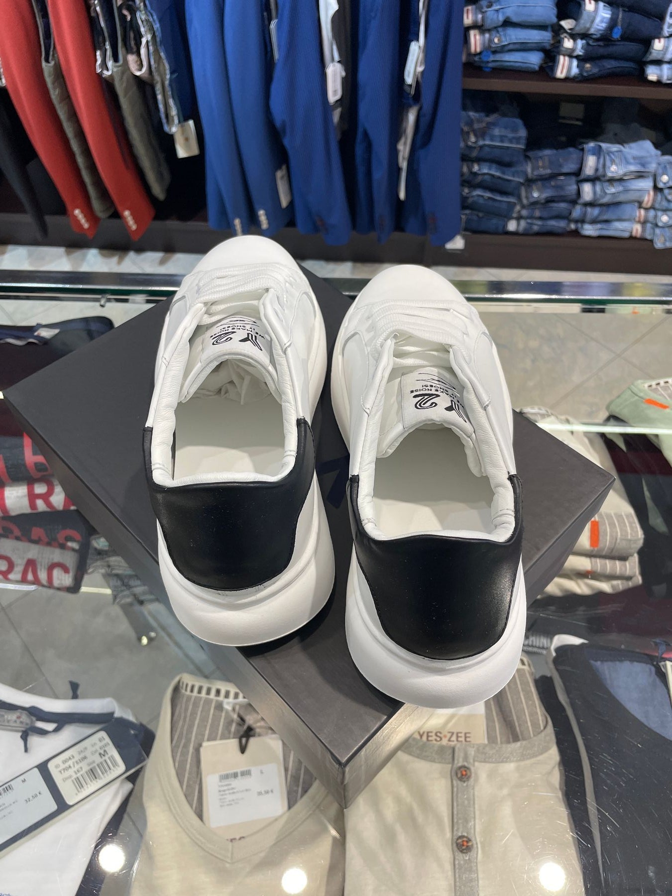 YU04 - Calzature - Y2 - World Fashion