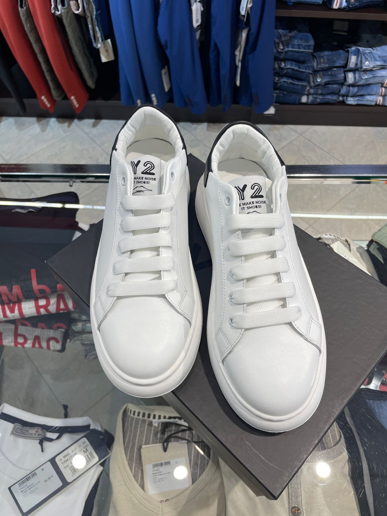 YU04 - Calzature - Y2 - World Fashion