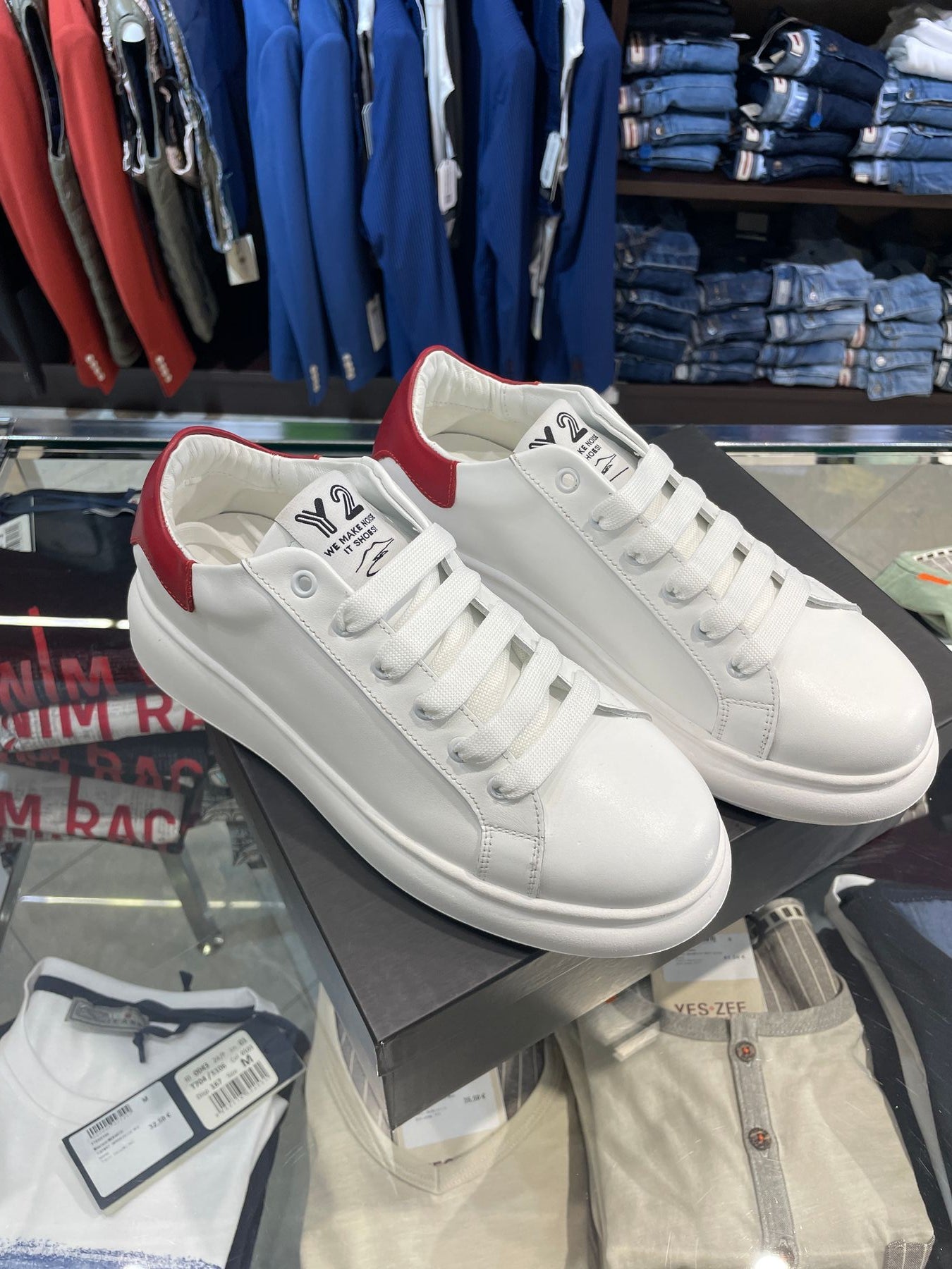YU04 - Calzature - Y2 - World Fashion